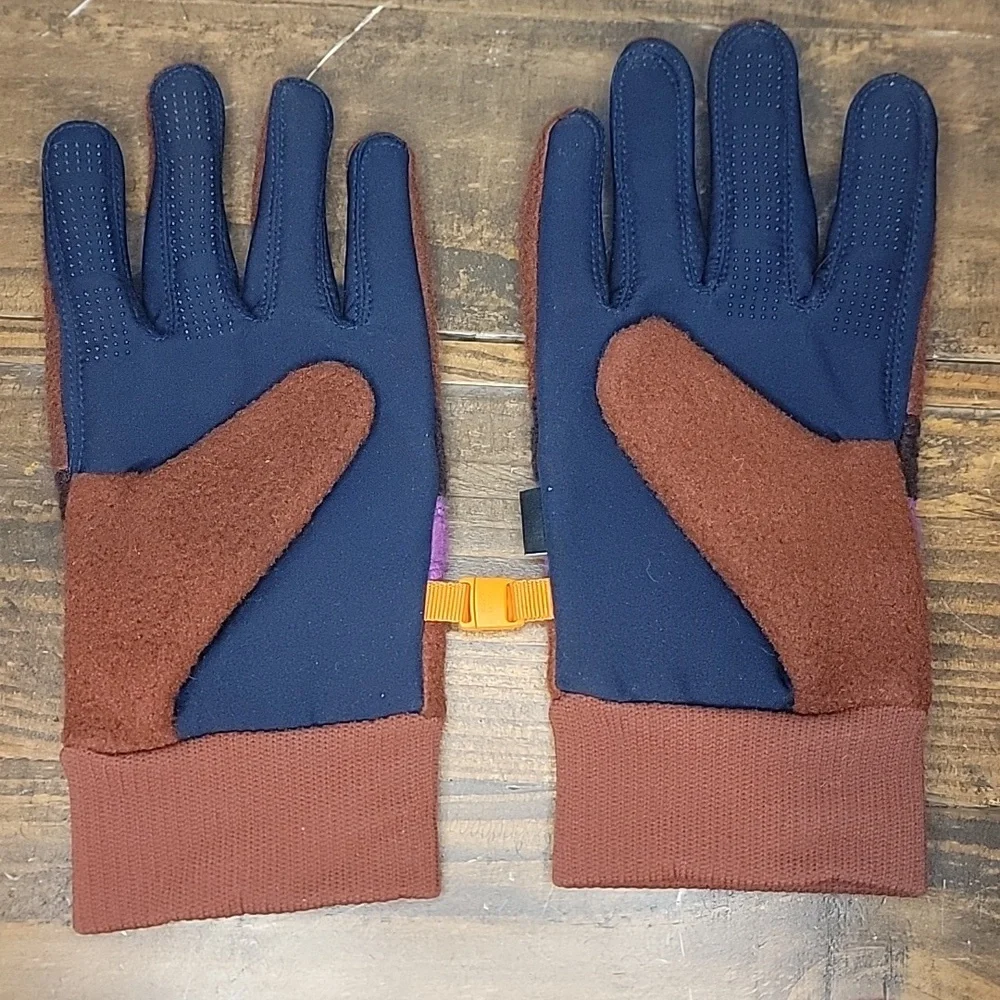 Cotopaxi Gloves Techa Fleece NWOT Never Worn. Pristine Condition, Color Rusty - Picture 2 of 3